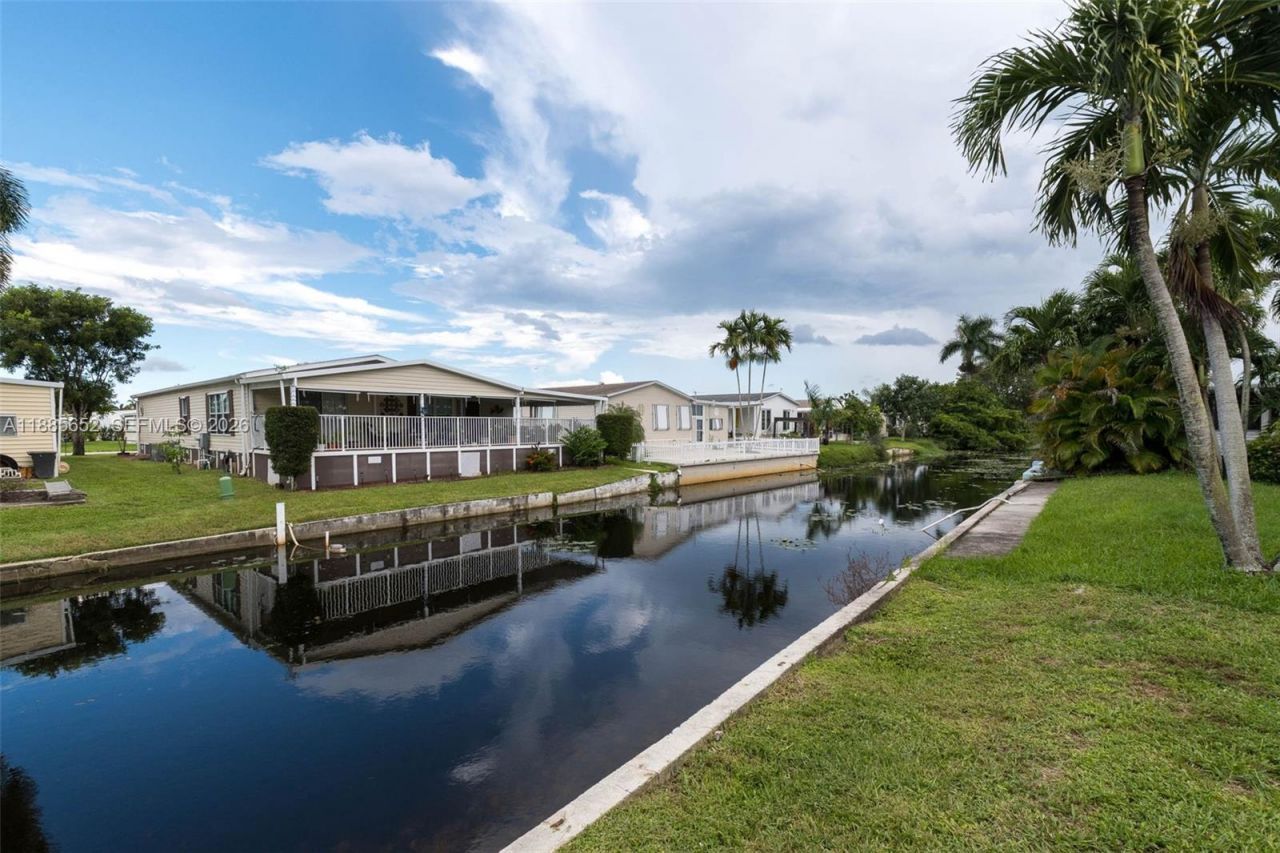 1800 SW 85th Ave, Davie, FL 33324 Photo