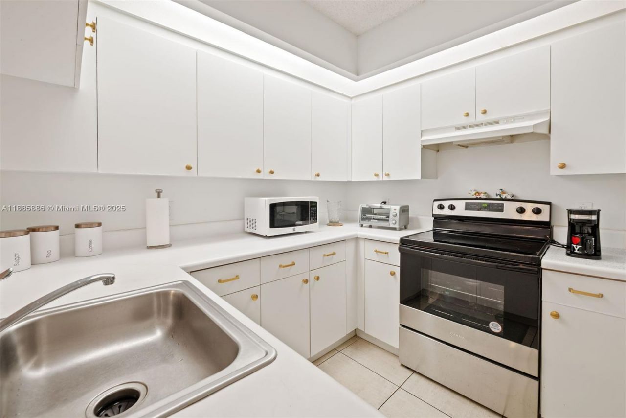 701 SW 142nd Ave, Unit 110S, Pembroke Pines, FL 33027 Photo