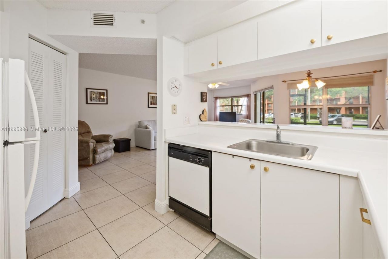 701 SW 142nd Ave, Unit 110S, Pembroke Pines, FL 33027 Photo