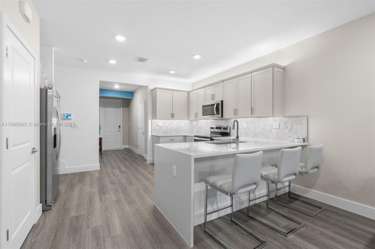 110 SW 171st Way, Pembroke Pines, FL 33027 Photo