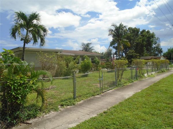 6791 Hope St, Hollywood, FL 33024