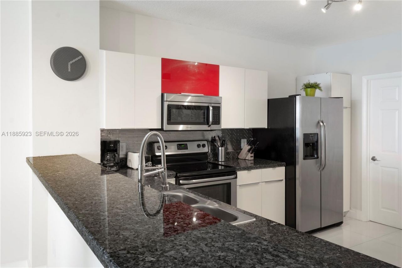 17050 N Bay Rd, Unit 406, Sunny Isles Beach, FL 33160 Photo