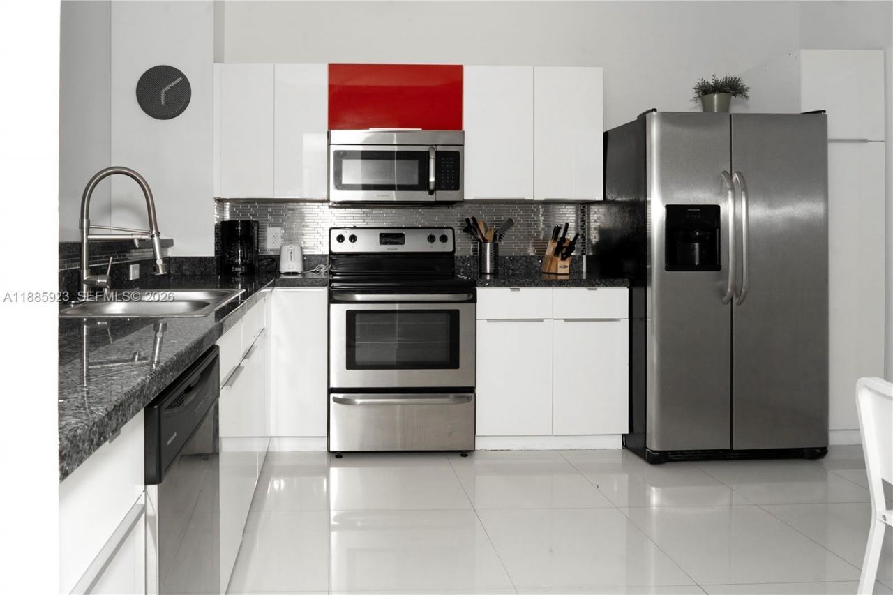 17050 N Bay Rd, Unit 406, Sunny Isles Beach, FL 33160 Photo