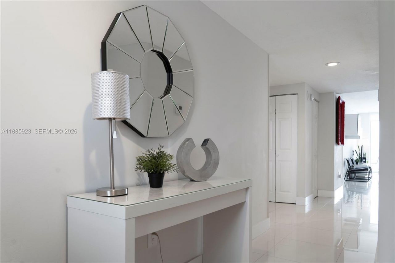 17050 N Bay Rd, Unit 406, Sunny Isles Beach, FL 33160 Photo