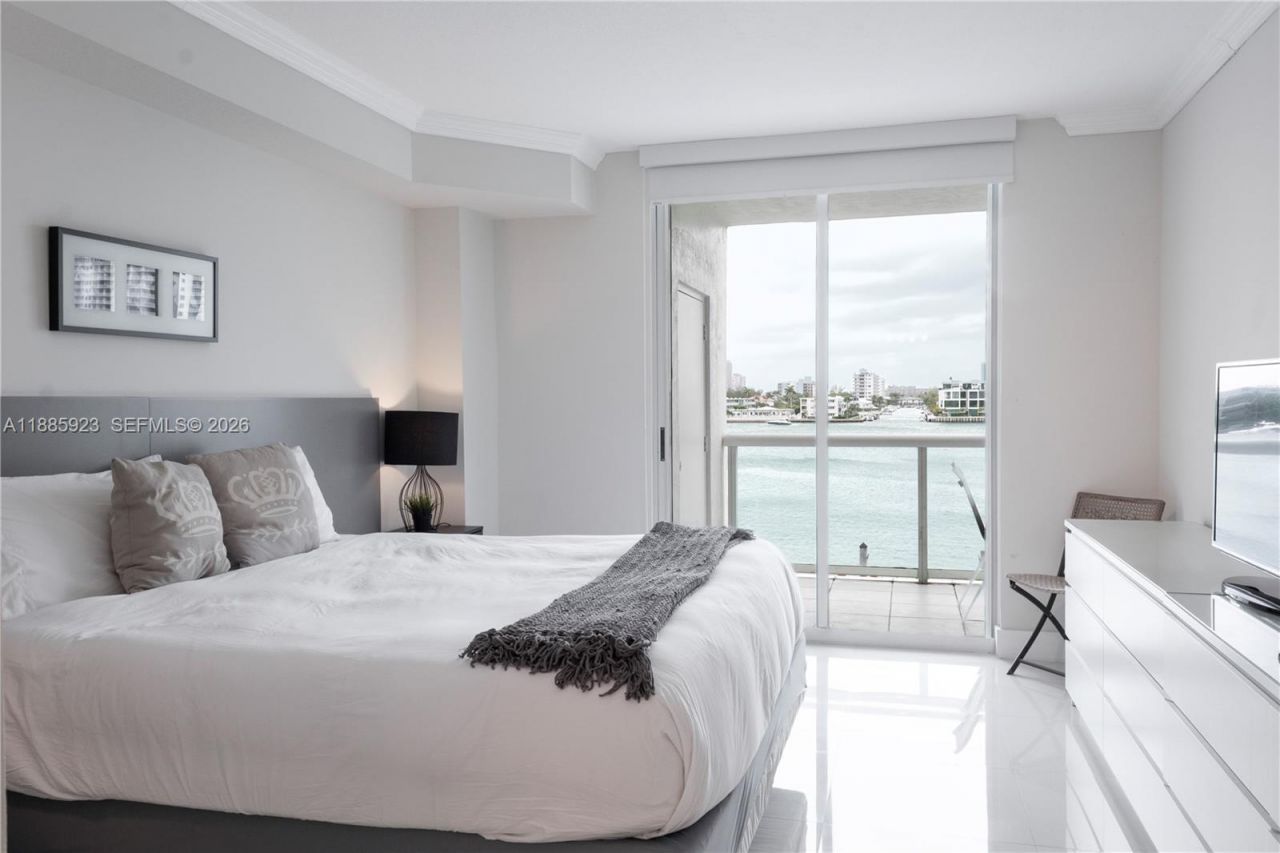 17050 N Bay Rd, Unit 406, Sunny Isles Beach, FL 33160 Photo