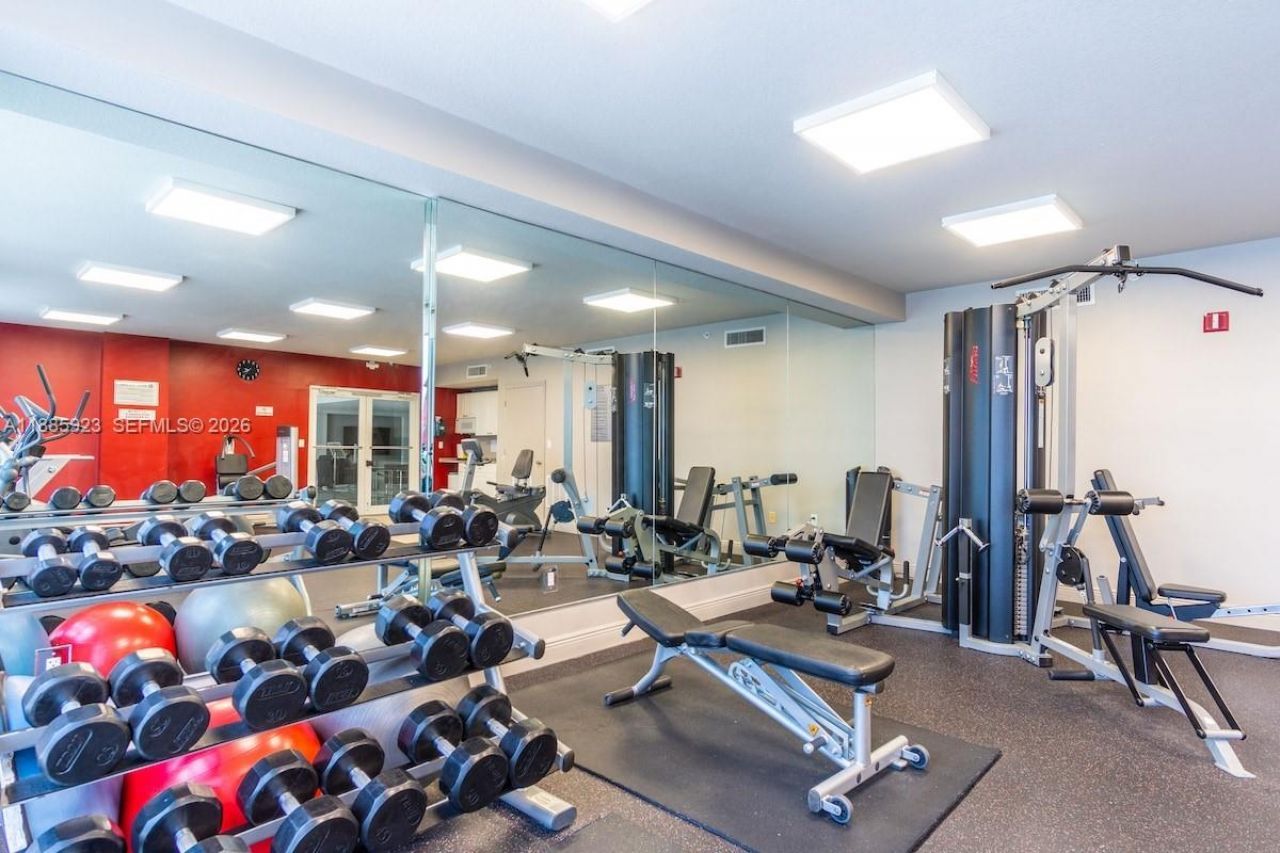 17050 N Bay Rd, Unit 406, Sunny Isles Beach, FL 33160 Photo