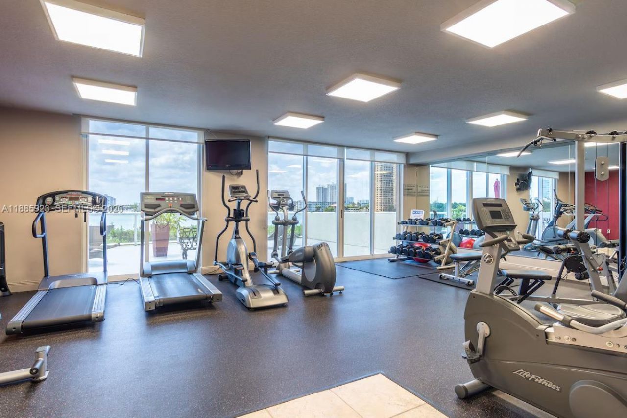 17050 N Bay Rd, Unit 406, Sunny Isles Beach, FL 33160 Photo