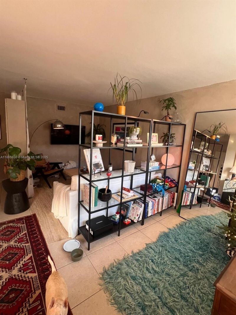 360 Meridian Ave, Unit 4C, Miami Beach, FL 33139 Photo