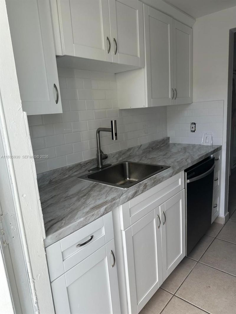 360 Meridian Ave, Unit 4C, Miami Beach, FL 33139 Photo