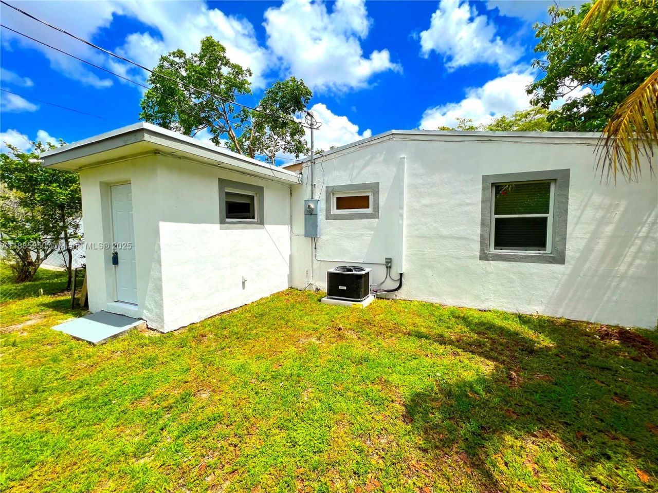 140 NW 124th St, North Miami, FL 33168 Photo