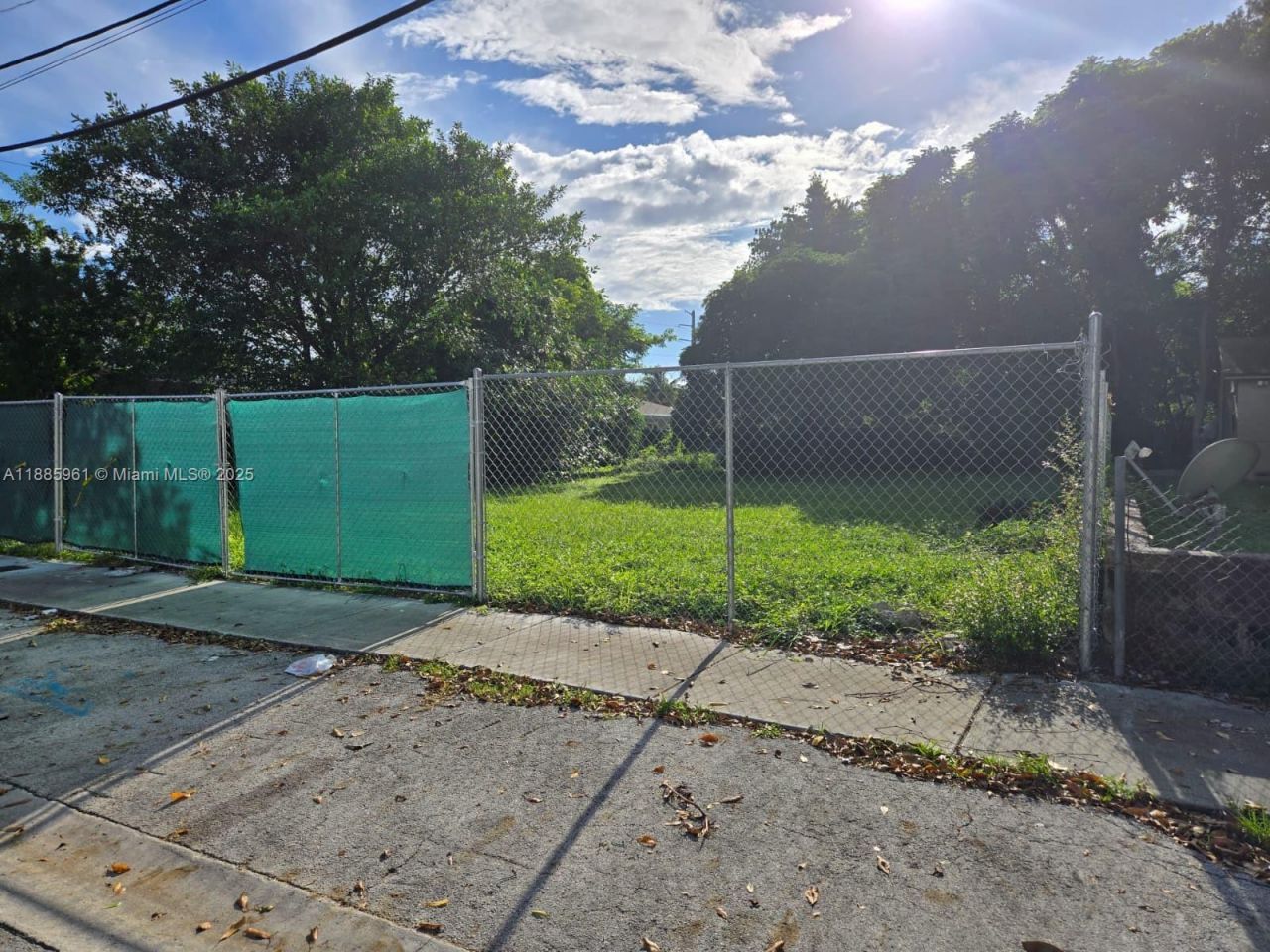 1284 NW 58th Ter, Miami, FL 33142 Photo