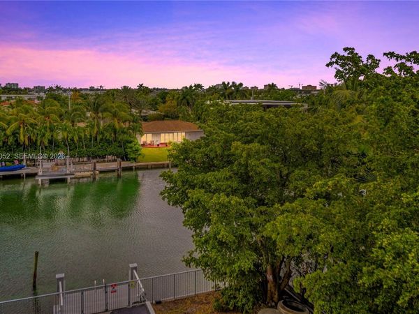 10000 W Bay Harbor Dr, Unit 401, Bay Harbor Islands, FL 33154