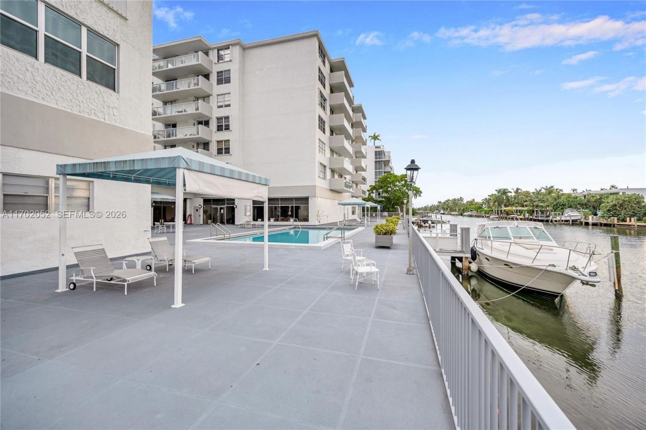 10000 W Bay Harbor Dr, Unit 401, Bay Harbor Islands, FL 33154 Photo