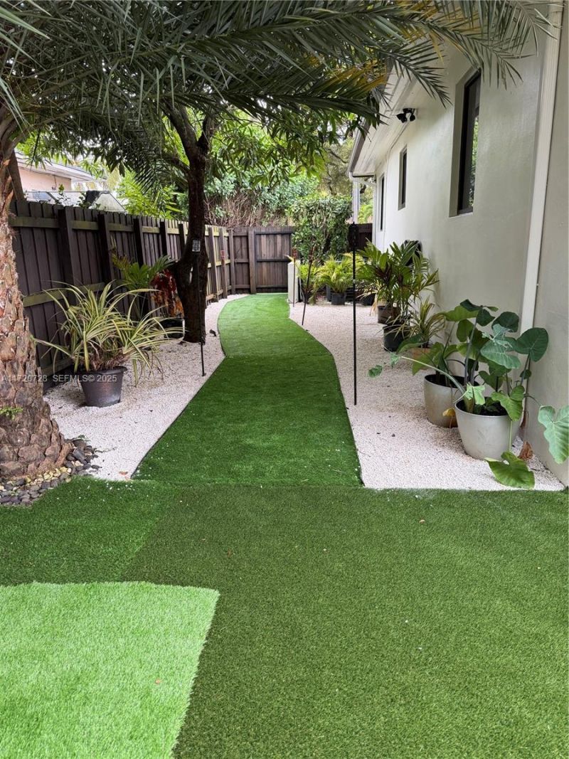 9555 NW 2nd Ave, Miami Shores, FL 33150 Photo