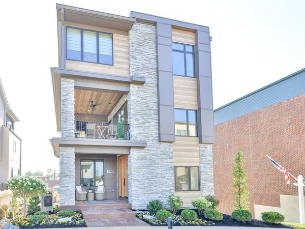 2930 Three Oaks Lane, Cincinnati, OH 45209