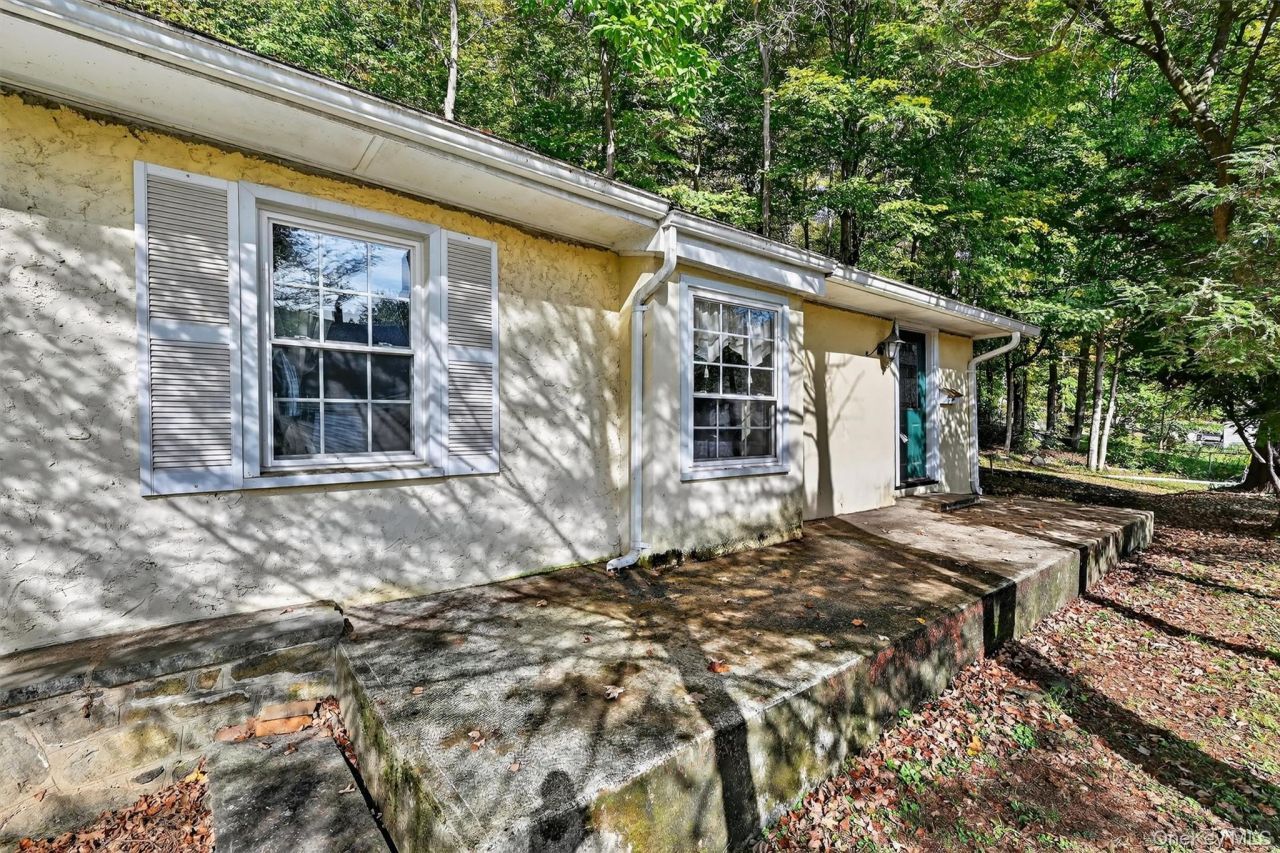 27 Richard Street, Sloatsburg, NY 10974 Main Photo