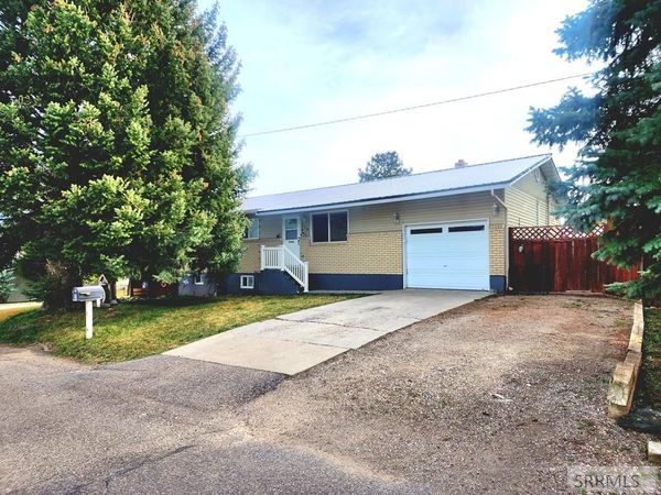 118 S 5th W, LAVA HOT SPRINGS, ID 83246