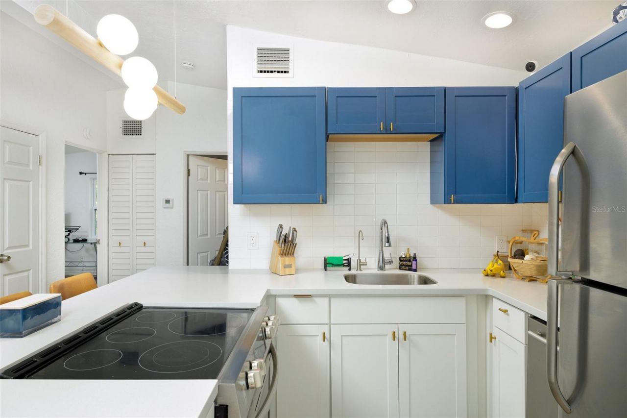 2356 Kingston Street S, Saint Petersburg, FL 33711 Photo