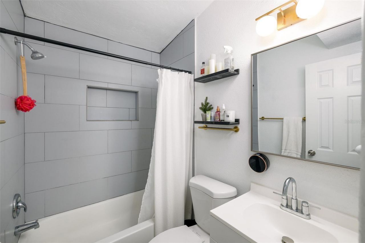 2356 Kingston Street S, Saint Petersburg, FL 33711 Photo