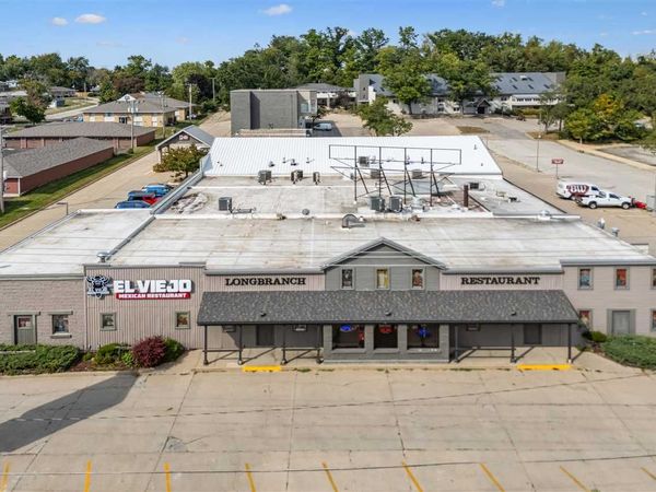 90 NE Twixt Town Rd, Cedar Rapids, IA 52402