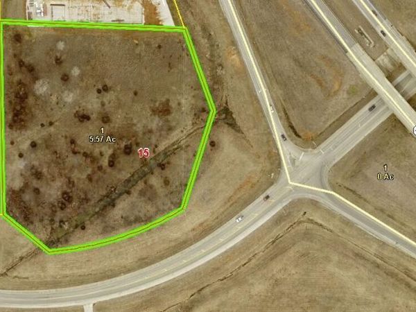 000 S Wommack Avenue , Bolivar, MO 65613