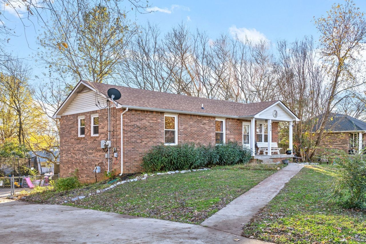 434 Bluff Dr, Clarksville, TN 37043 Main Photo