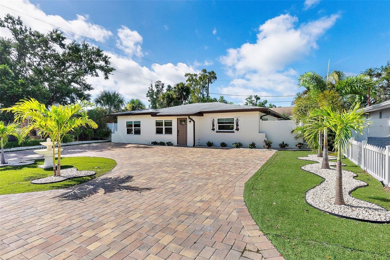 6750 W Flamingo Way S, Saint Petersburg, FL 33707 Main Photo