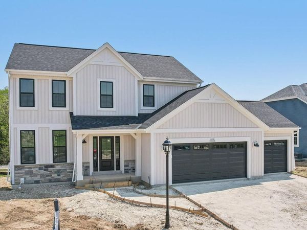 N174W20608 Laurel Springs CIRCLE, Jackson, WI 53037