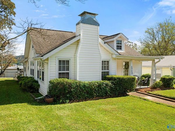 1713 Obrig Avenue, Guntersville, AL 35976