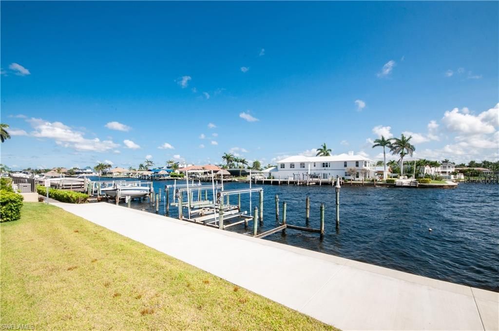 4015 SE 20th Pl, Unit 301, Cape Coral, FL 33904 Photo