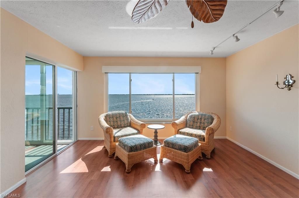 4015 SE 20th Pl, Unit 301, Cape Coral, FL 33904 Photo