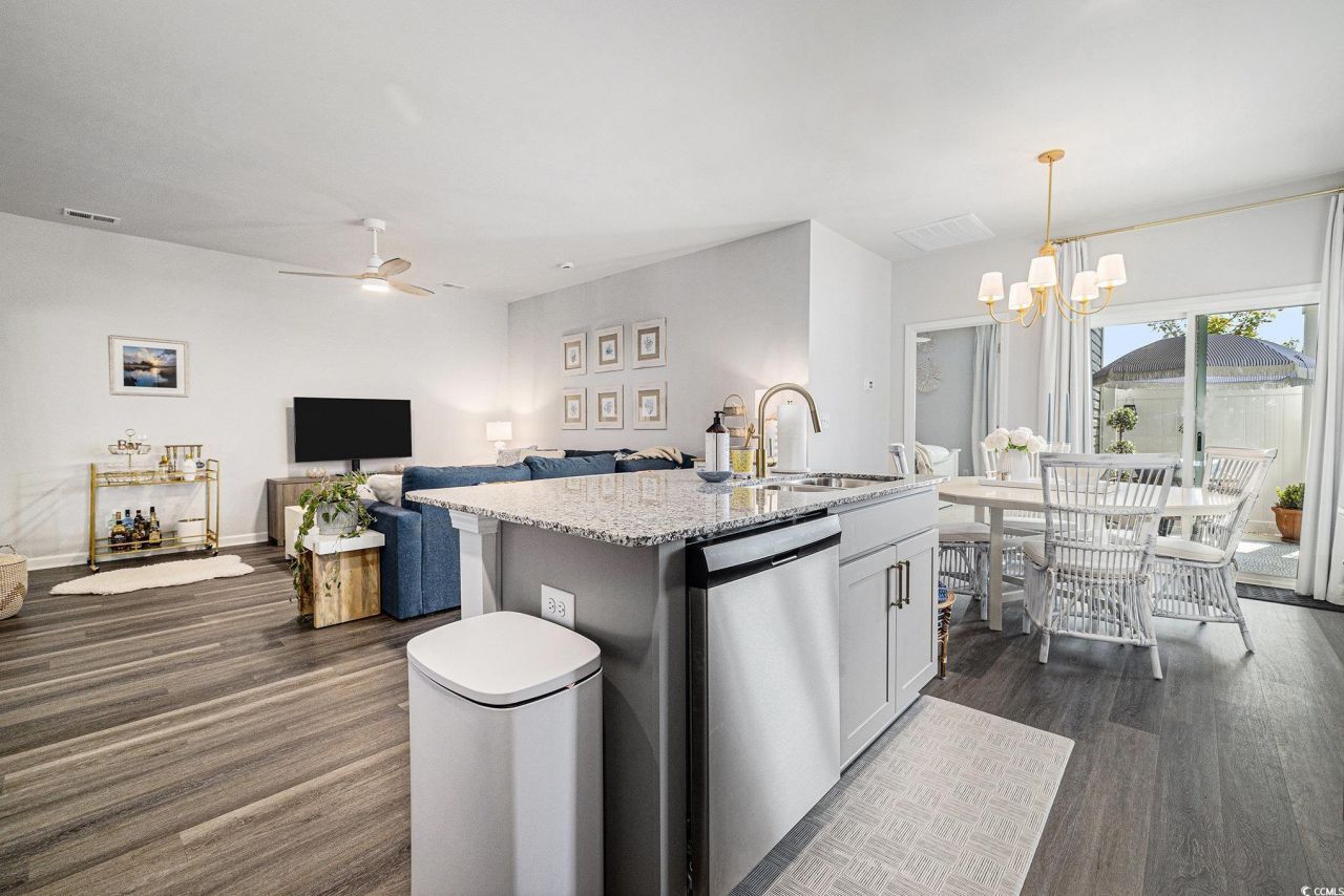 307 N Sandridgebury Dr. Photo 13