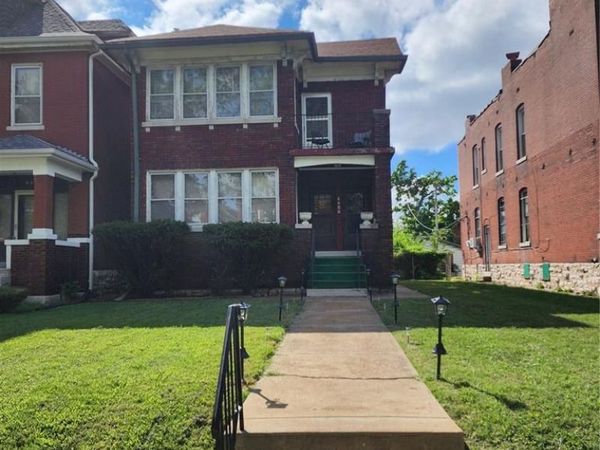 4450 Holly Avenue, St Louis, MO 63115