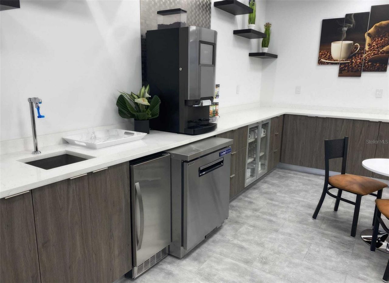 1802 N Alafaya Trail, Orlando, FL 32826 Photo