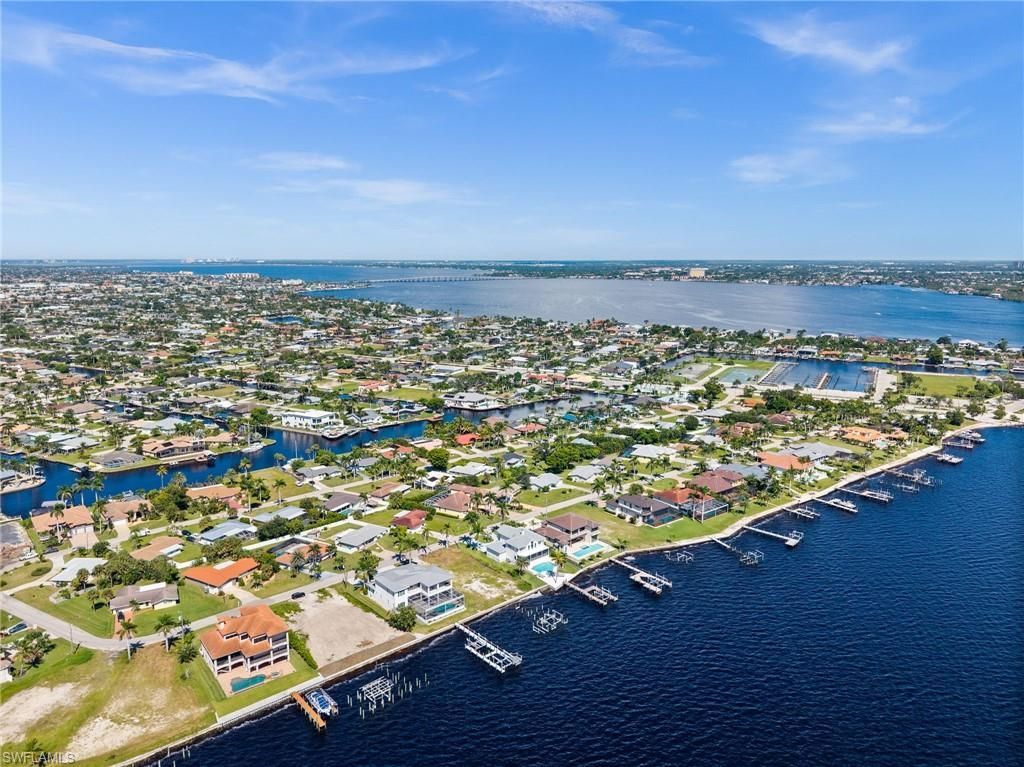 1020 Dolphin Dr, Cape Coral, FL 33904 Photo