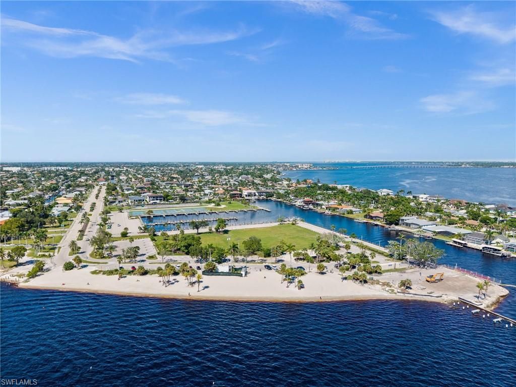 1020 Dolphin Dr, Cape Coral, FL 33904 Photo