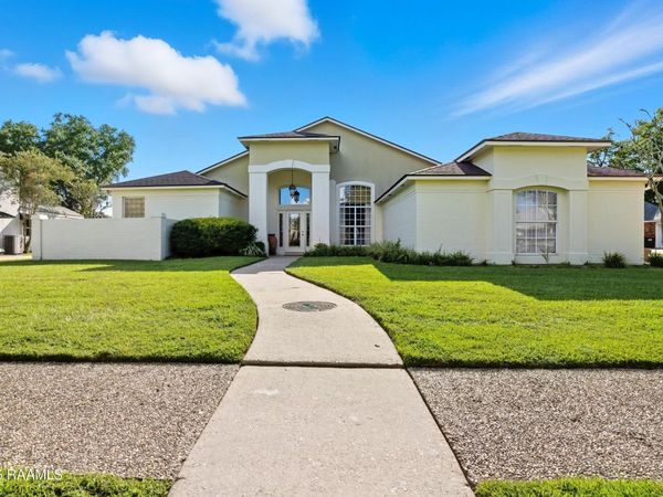 107 Innisbrook Drive, Broussard, LA 70518