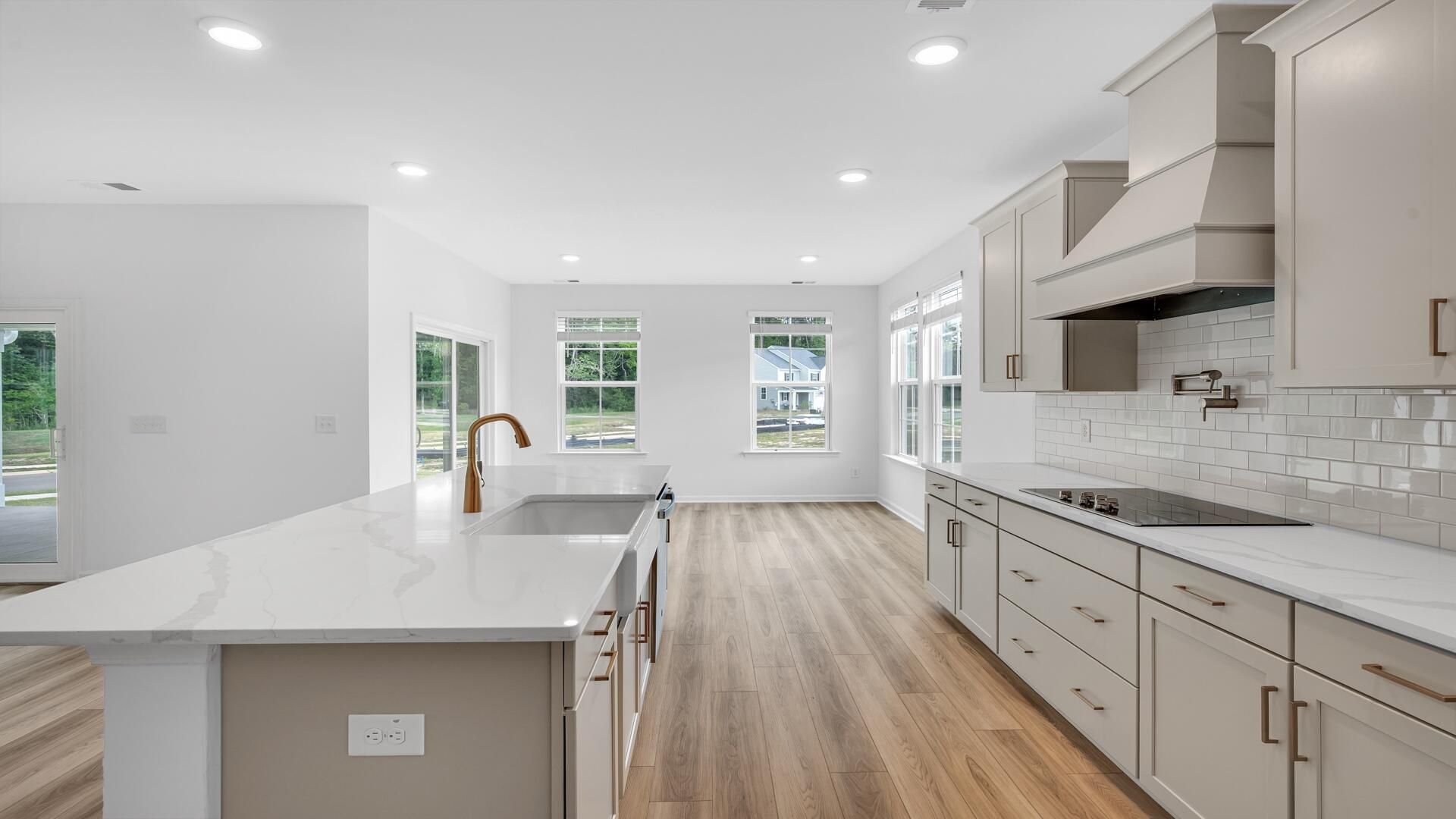 437 Cadbury Loop Photo 15
