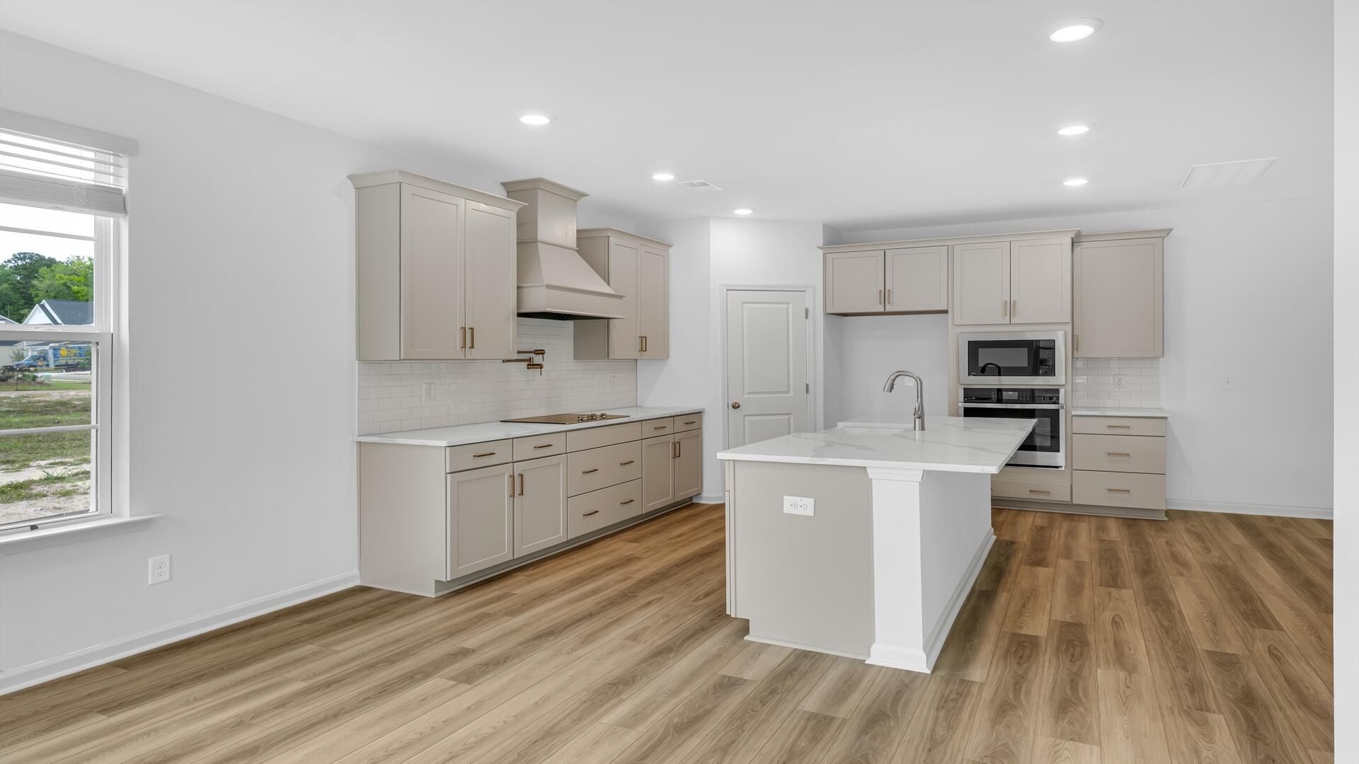 437 Cadbury Loop Photo 16