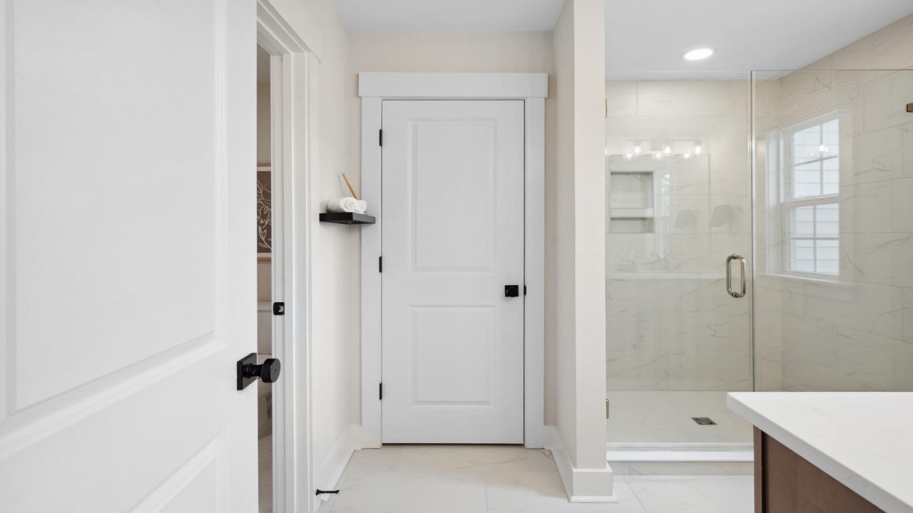 437 Cadbury Loop Photo 16