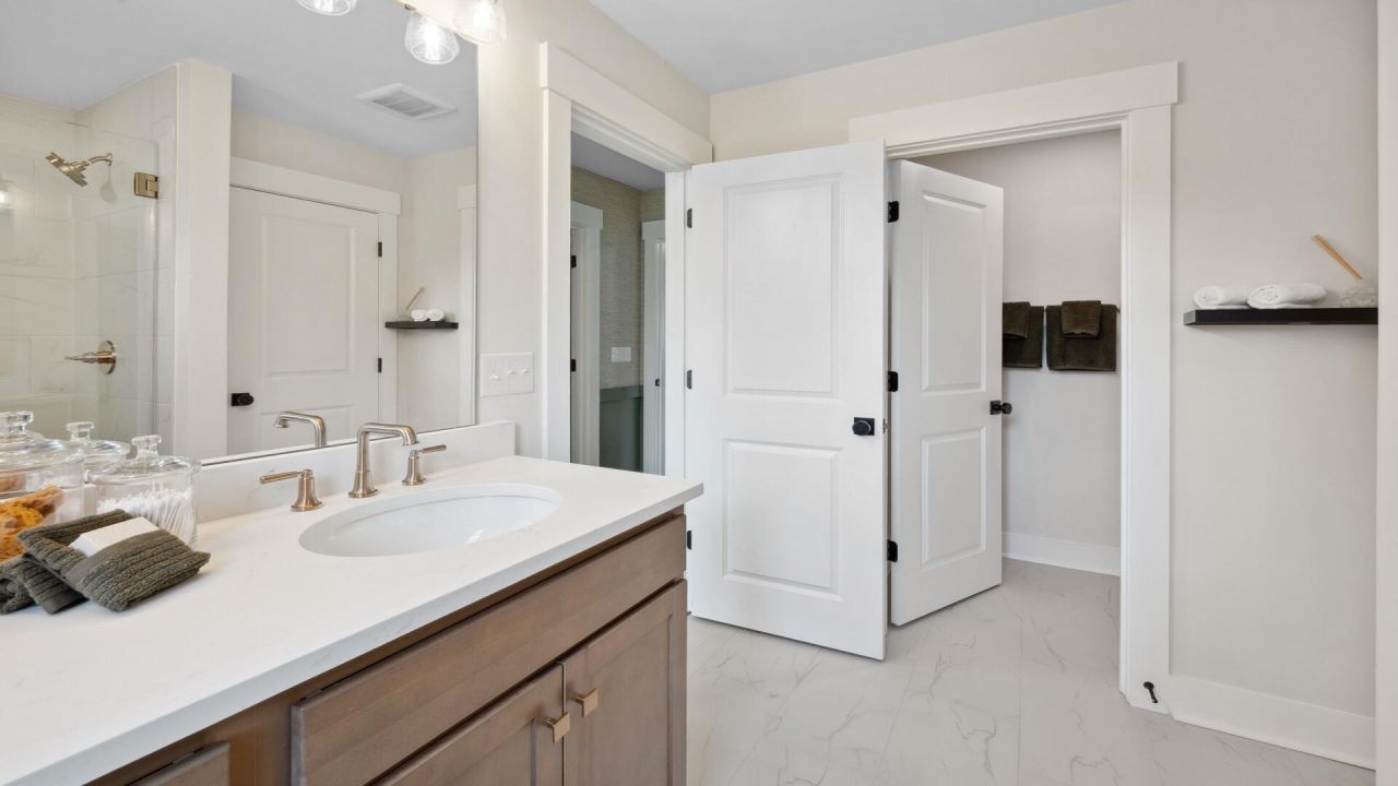 437 Cadbury Loop Photo 17