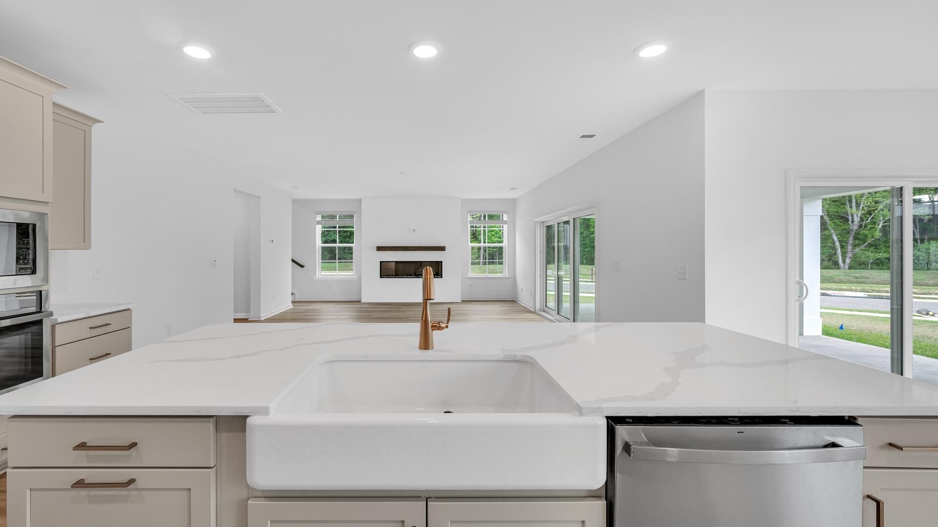 437 Cadbury Loop Photo 18