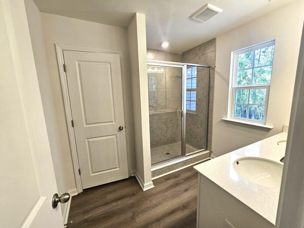 437 Cadbury Loop Photo 8