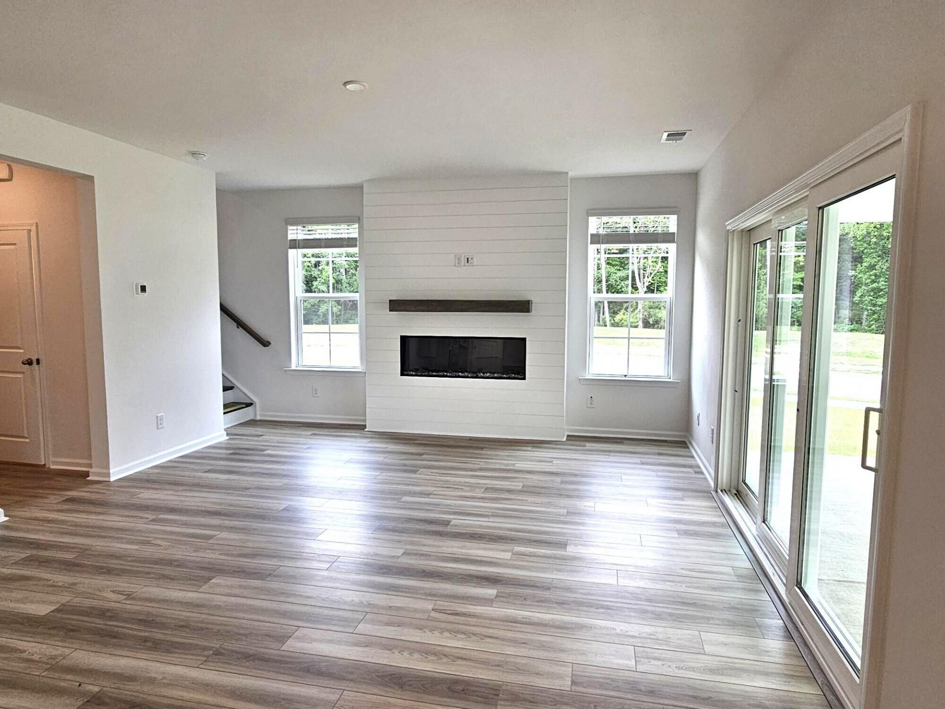 437 Cadbury Loop Photo 9