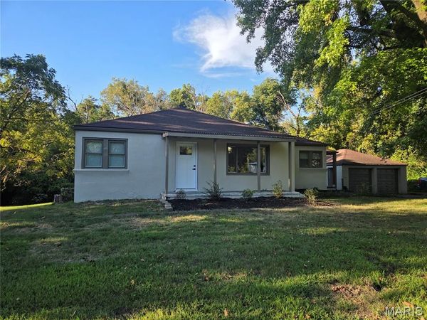 9915 North Road, Fairview Heights, IL 62208