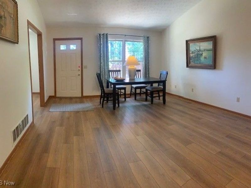 154 Bentley Drive, Elyria, OH 44035 Photo 2