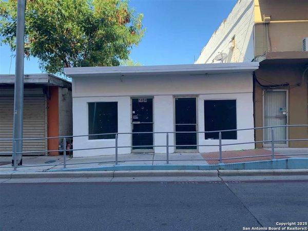 1404 Zaragoza St, Laredo, TX 78040