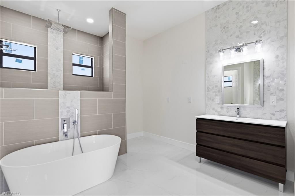 2100 NW 21st St, Cape Coral, FL 33993 Photo