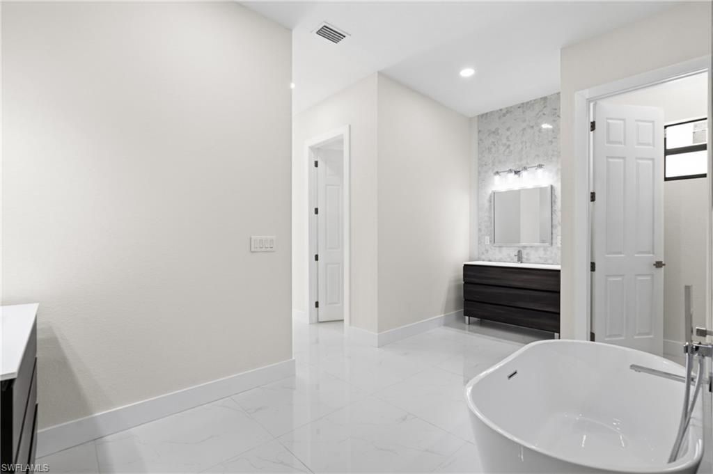 2100 NW 21st St, Cape Coral, FL 33993 Photo