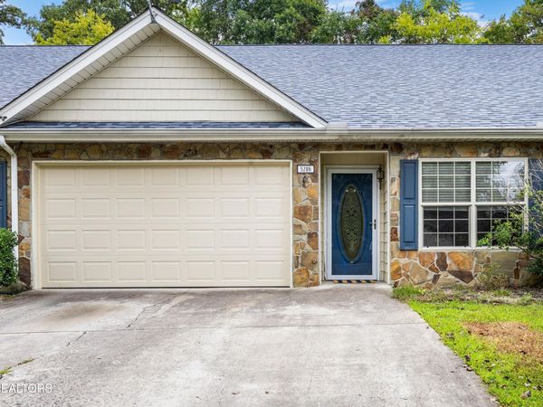 5286 Avery Woods Lane, Knoxville, TN 37921